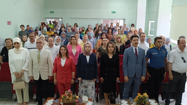 Pazaryeri Halk Eğitimi Merkezinin yıl sonu sergisi açıldı