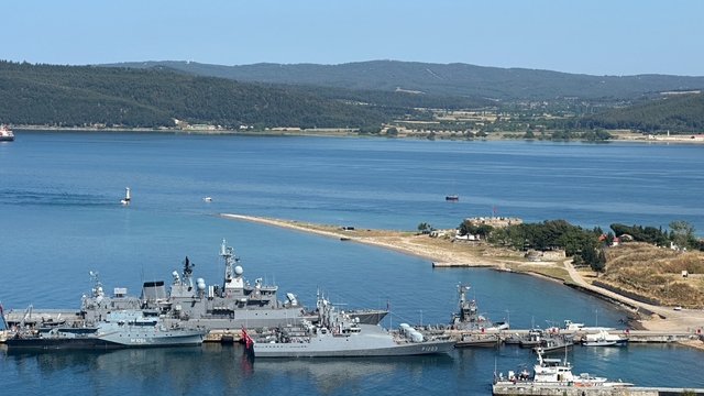 Almanya Deniz Kuvvetlerine ait gemiden Çanakkale'ye liman ziyareti