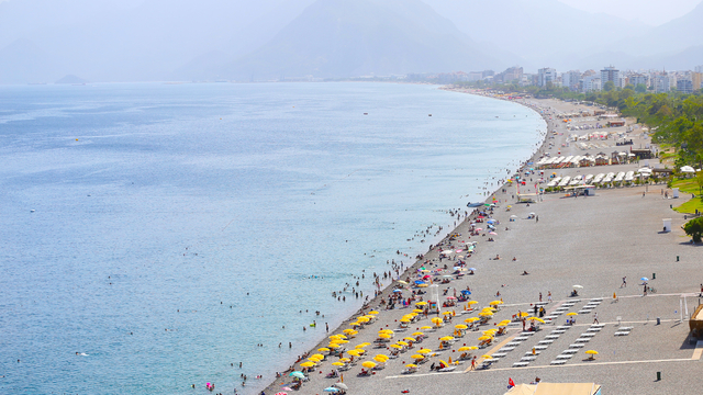 Antalya'da sıcak hava etkili oluyor