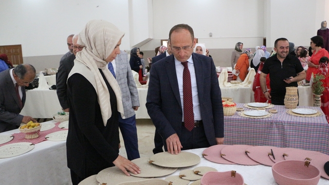 Yeniçağa Halk Eğitim Merkezi yıl sonu sergisi açıldı