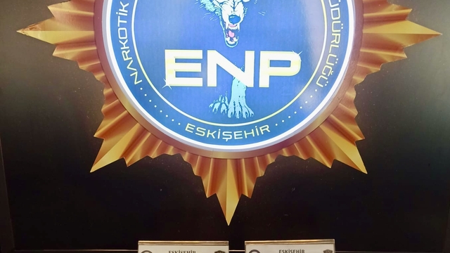 Eskişehir'de uyuşturucu ticareti yaptıkları iddiasıyla yakalanan 2 kişi tutuklandı