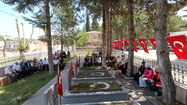 Şehit Asteğmen Mustafa Kasar, Tosya'daki kabri başında anıldı