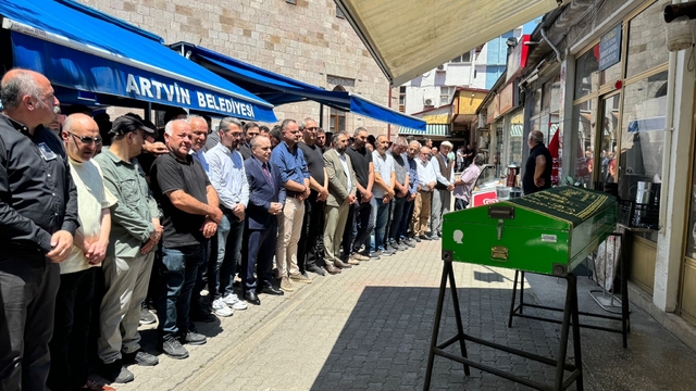 Batan tur teknesinde ölen off-road sporcusu son yolculuğuna uğurlandı - Artvin Haberleri