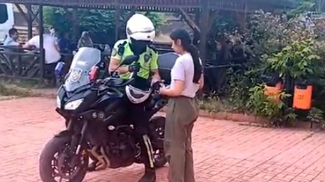 Samsun'da geç kalan öğrencileri polis motosikletle sınava yetiştirdi