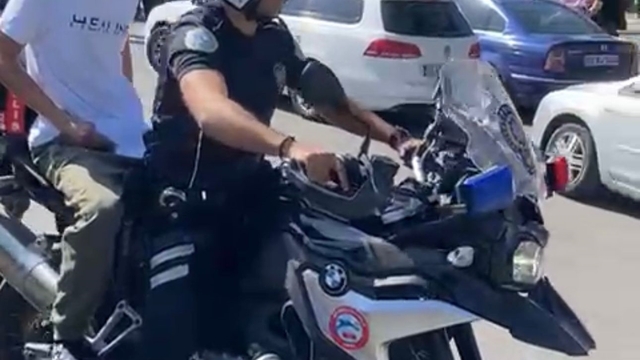 Bartın'da geç kalan öğrencileri sınava motosikletli trafik polisleri yetiştirdi - Bartın Haberleri