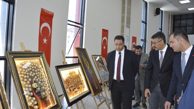 Hakkari'de tutuklu ve hükümlülerin yaptığı ürünler sergilendi