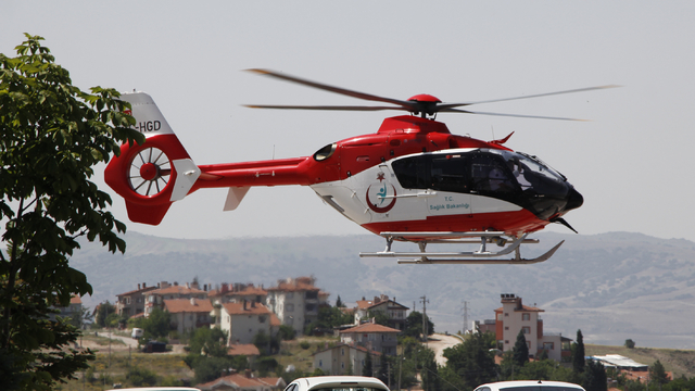 Ambulans helikopter kalp krizi geçiren hasta için havalandı