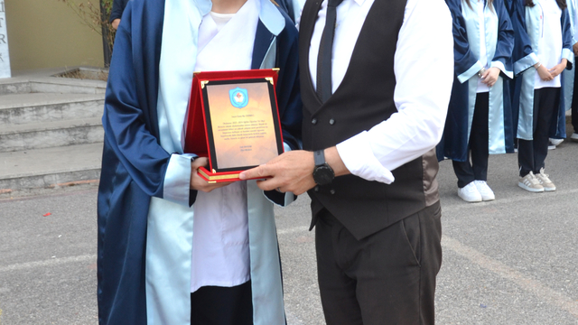 Karamürsel'de lise öğrencileri mezuniyet sevinci yaşadı