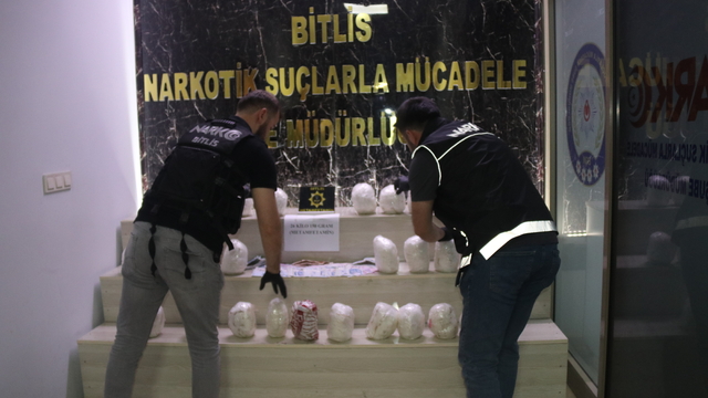 Bitlis'te  26 kilo 150 gram metamfetamin ele geçirildi