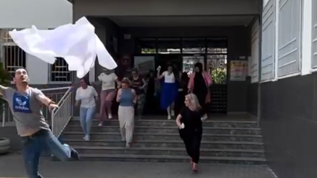 Bursa'da öğretmenlerden 'tatil sevinci' klibi