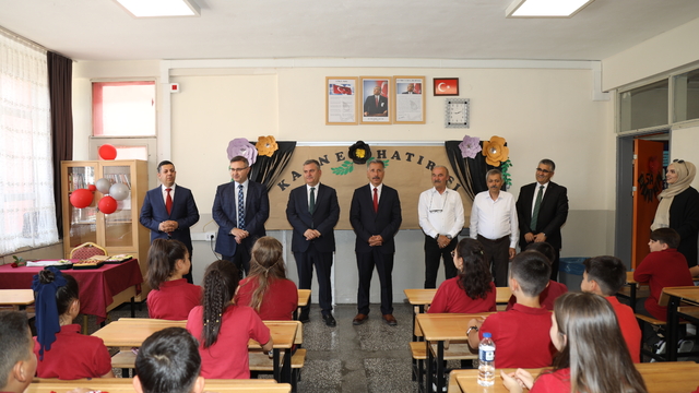 Çubuk'ta öğrenciler karnelerini aldı