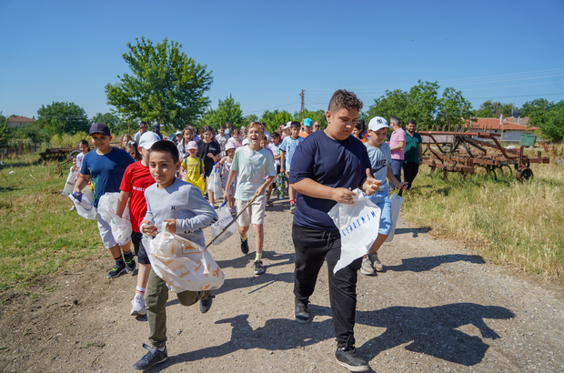 Edirne'de çocuklar bayram öncesi "şeker toplama" geleneğini sürdürüyor