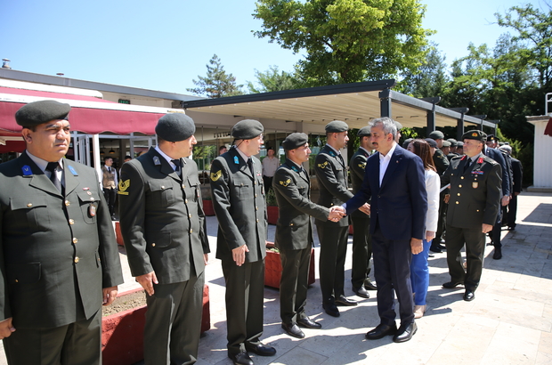 Edirne Valisi Sezer, bayram ziyaretleri gerçekleştirdi