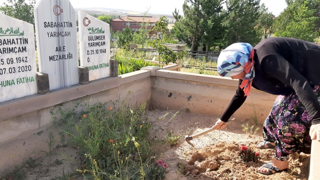 Sarıoğlan'da Kurban Bayramı'nda mezarlıklar ziyaret edildi