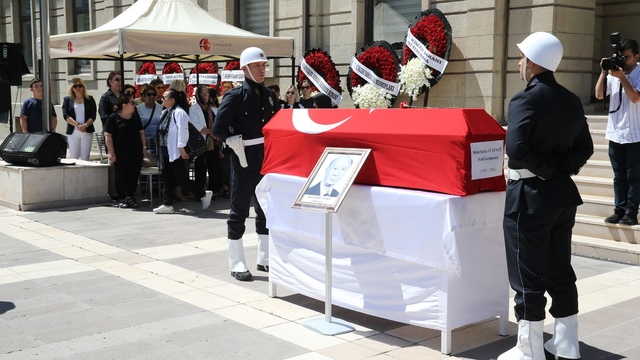 Kalp krizinden vefat eden emekli Vali Yardımcısı Tütüncü için Eskişehir'de tören düzenlendi