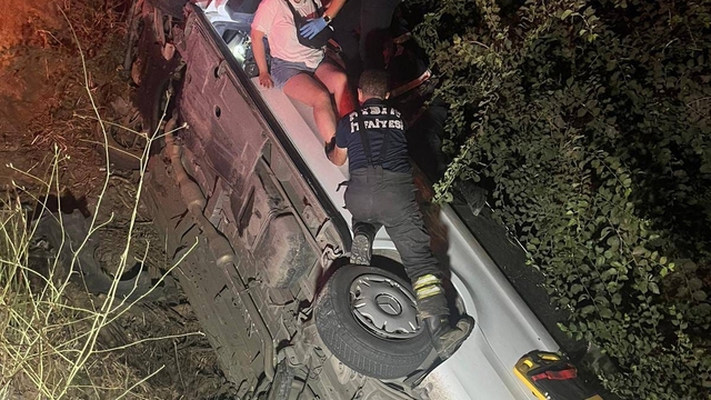 Aydın'da devrilen hafif ticari araçtaki 5 kişi yaralandı