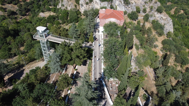 Şeyh Edebali Türbesi'nde hafta sonunda da ziyaretçi yoğunluğu yaşanıyor