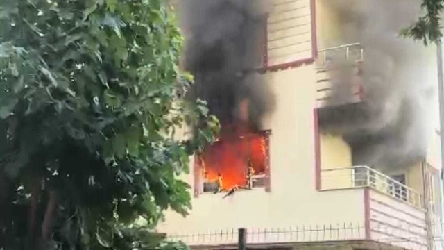 Batman'da apartman dairesinde yangın: 15 kişi dumandan etkilendi - Batman Haberleri