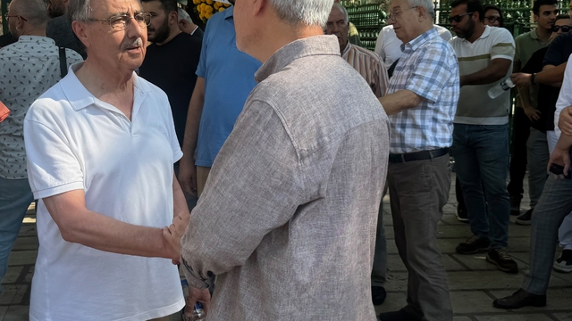 Eski Çevre Bakanı Akçalı'nın vefat eden eşi toprağa verildi