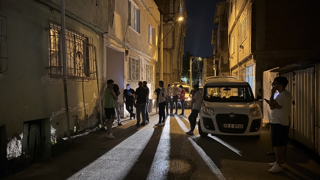 Bursa'da silahını temizlerken kendini vuran kişi hastaneye kaldırıldı