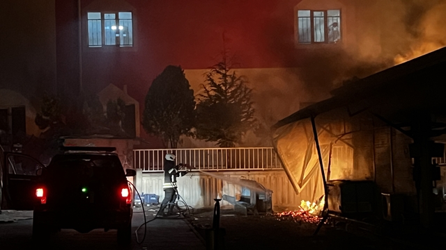 Kayseri'de 5 yaşındaki çocuğa taciz iddiası mahalleyi sokağa döktü; bazı iş yerleri ateşe verildi