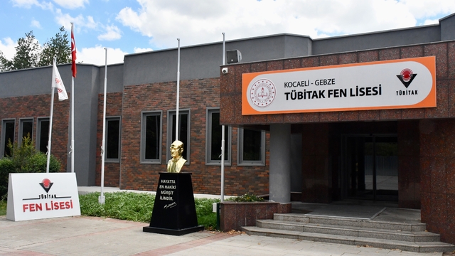 TÜBİTAK Fen Lisesi, geleceğin bilim insanı adaylarını yetiştirmek için öğrencilerini bekliyor