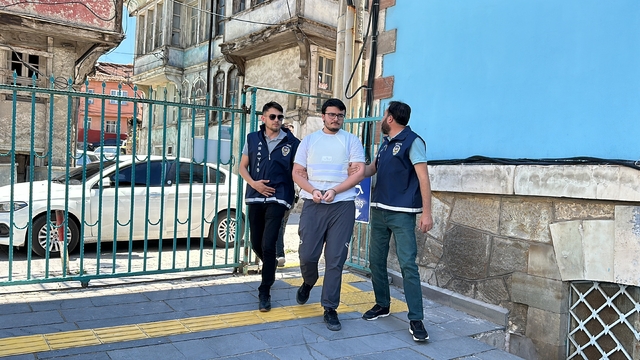 Kütahya'da annesi ve üvey babasını öldüren zanlı tutuklandı