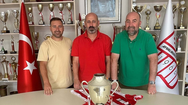 Ayvalıkgücü Belediyespor'da Mehmet Yıkılmazdağ devam ediyor