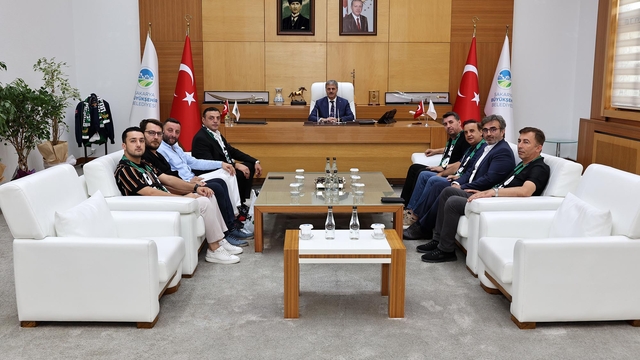 Sakarya Büyükşehir Belediye Başkanı Alemdar, Sakaryaspor'un yeni yönetimini ağırladı