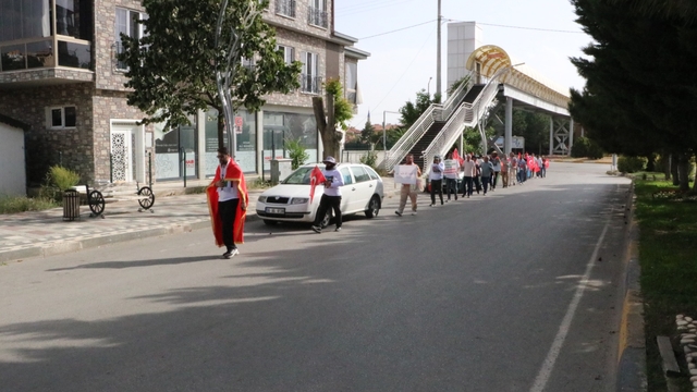 Gazze için Denizli'den Hatay'a yürüyen 7 kişi Sandıklı'ya ulaştı