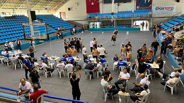 Edirne'de 663'üncü Kırkpınar Yağlı Güreşleri'ne katılacak 852 pehlivanın kaydı başladı