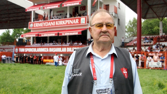 Kırkpınar'ın 60 yıllık başcazgırı Şükrü Kayabaş, 'er meydanı'na veda ediyor