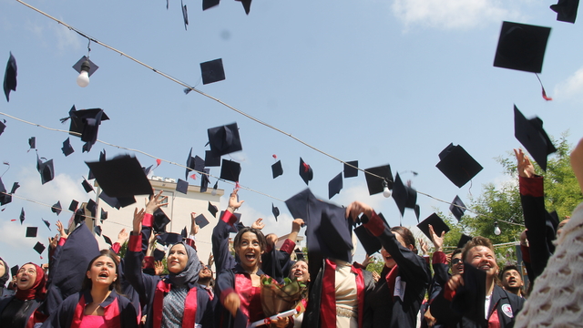 OMÜ Çarşamba Ticaret Borsası Meslek Yüksekokulunda mezuniyet töreni