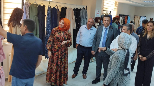 Yemliha Sosyal Yaşam Merkezi'nde yıl sonu sergisi düzenlendi