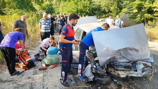 Osmaniye'de otomobil ile minibüs çarpıştı: 1 ölü, 2 yaralı