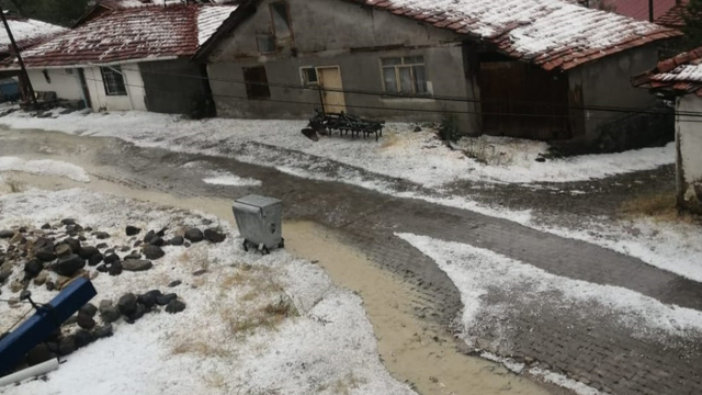 Amasya'da dolu; ev ve mahsuller zarar gördü - Amasya Haberleri