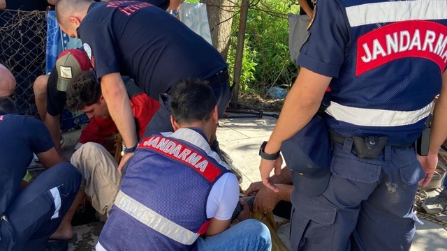 Bodrum'da evini yaktıktan sonra kendisini kuyuya atan kişi itfaiye ekiplerince kurtarıldı