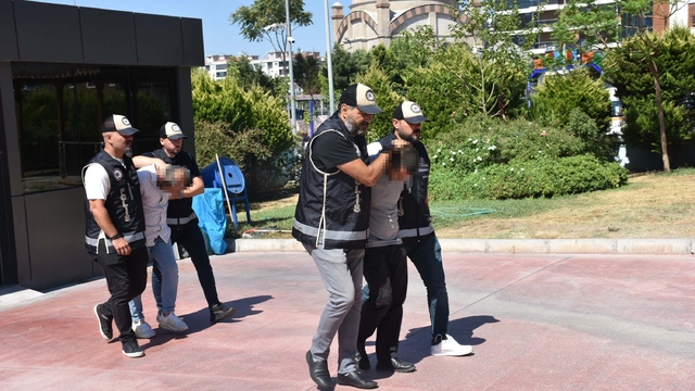 İzmir'de gümrükte rüşvet operasyonu (2)