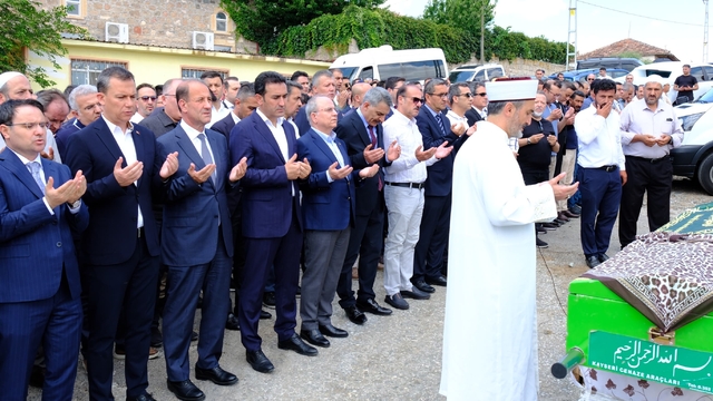 Yargıtay Üyesi Seyfi Han'ın annesinin cenazesi Yozgat'ta defnedildi