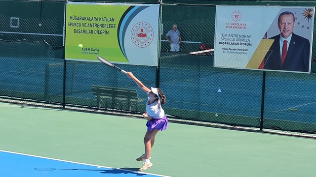 Manisa'da Büyükler Yaz Kupası Türkiye Serisi-3 Tenis Turnuvası başladı