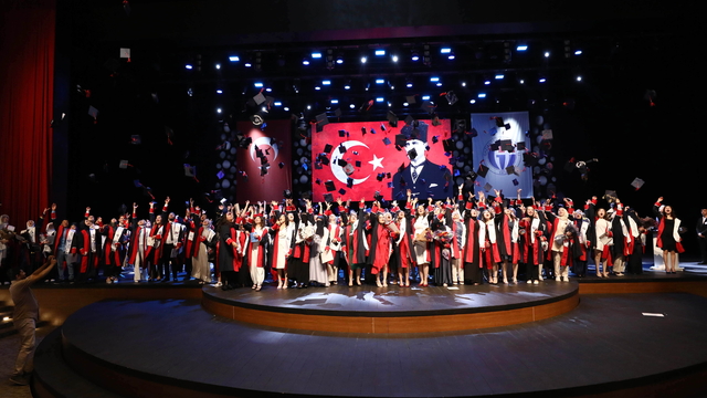 GAÜN Eğitim Fakültesi'nde mezuniyet töreni