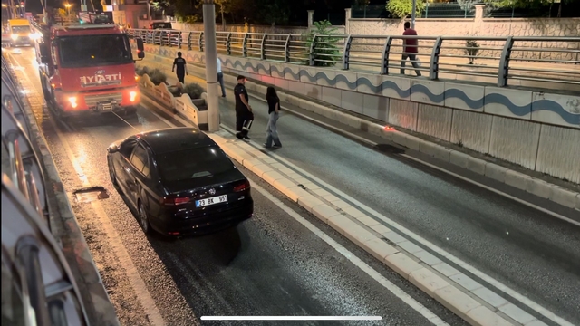 Elazığ'da sağanak; altgeçitte mahsur kalan anne ve çocukları kurtarıldı