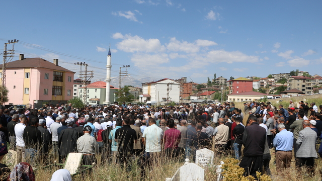 Silahlı saldırıda ölen Yüksekova TSO Meclis Başkanı toprağa verildi