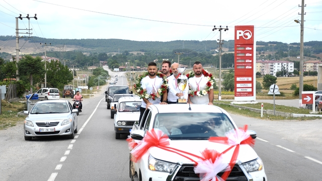 Kırkpınar'da derece alan pehlivanlara Ladik'te karşılama töreni yapıldı