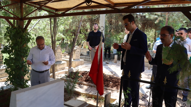 Midyat Cumhuriyet Başsavcısı Gürgah, 15 Temmuz şehidi Bekdaş'ın mezarını ziyaret etti