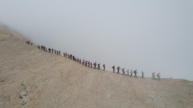 Niğde'de dağcılar, 15 Temmuz şehitlerini Aladağlar'ın zirvelerinde andı