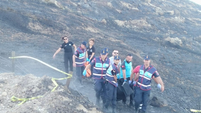 Çeşme'de orman yangını; 3 kişi hayatını kaybetti (4)