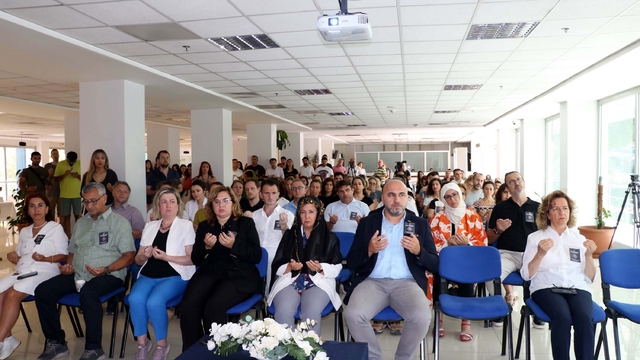 İzmir'de yoldaki akıma kapılarak ölen Özge Ceren için anma töreni