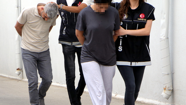 Aracında ele geçirilen kilolarca esrarı fiyatı ucuz diye toplu almış