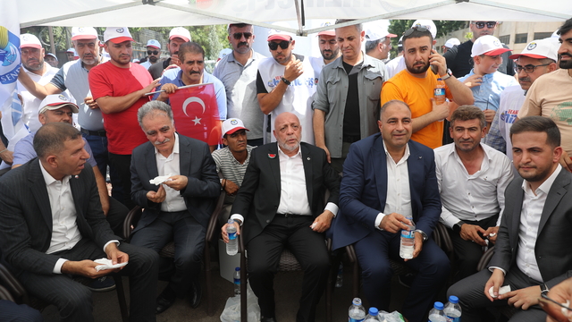 HAK-İŞ Genel Başkanı Arslan'dan, Diyarbakır'da bazı belediyelerde işten çıkarılan işçilere destek ziyareti: